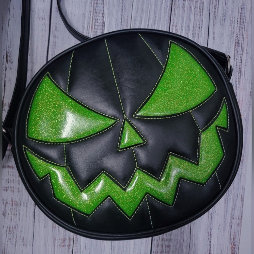 Love, pain & stitches bag